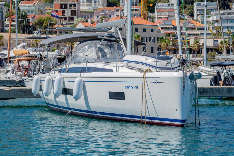 Bavaria Cruiser 46 (2)