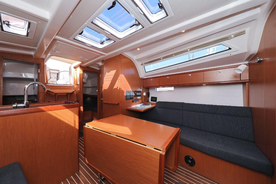 Bavaria Cruiser 37 (32)