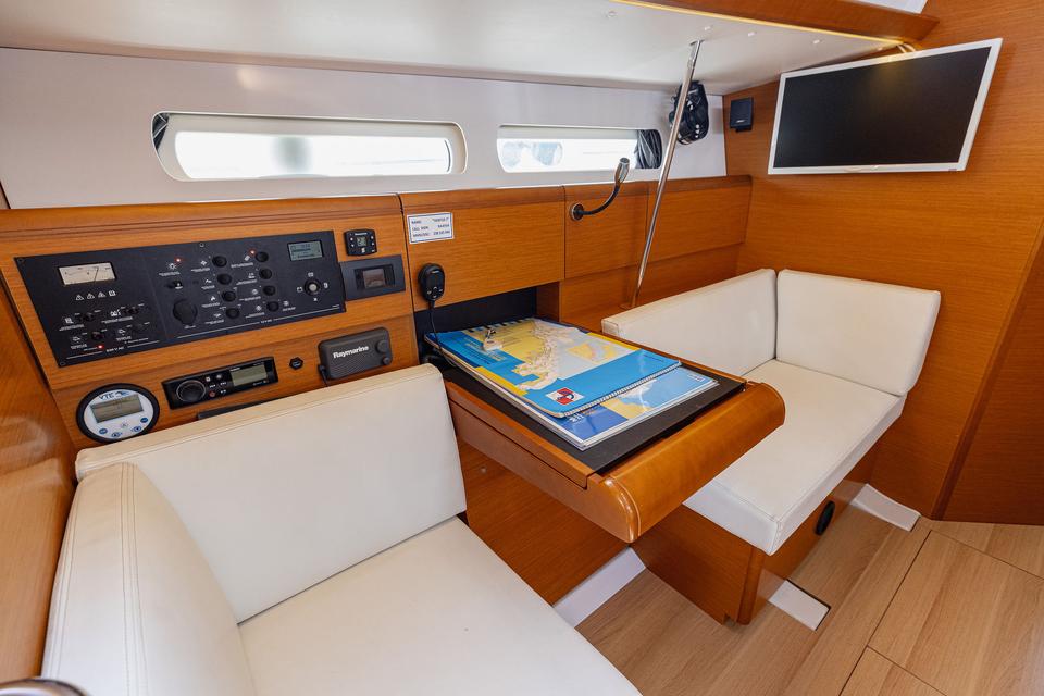 Jeanneau Sun Odyssey 449 (6)
