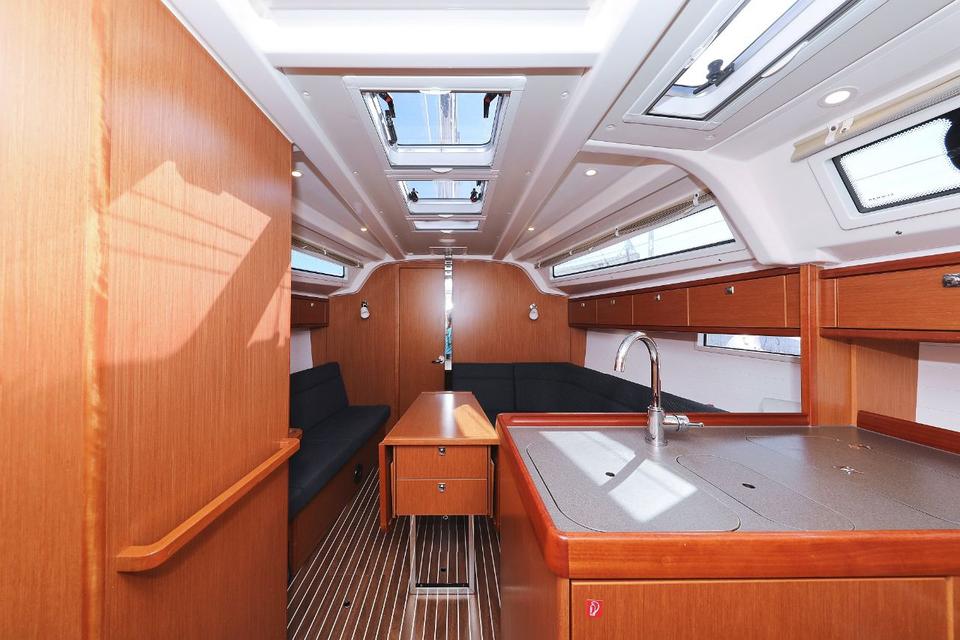 Bavaria Cruiser 37 (25)