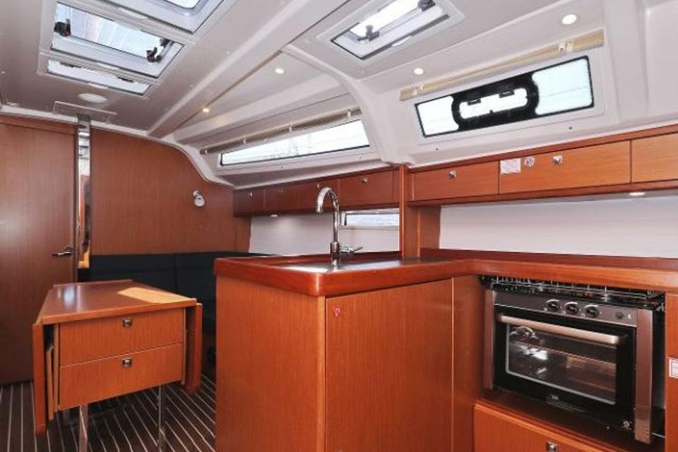 Bavaria Cruiser 37 (27)