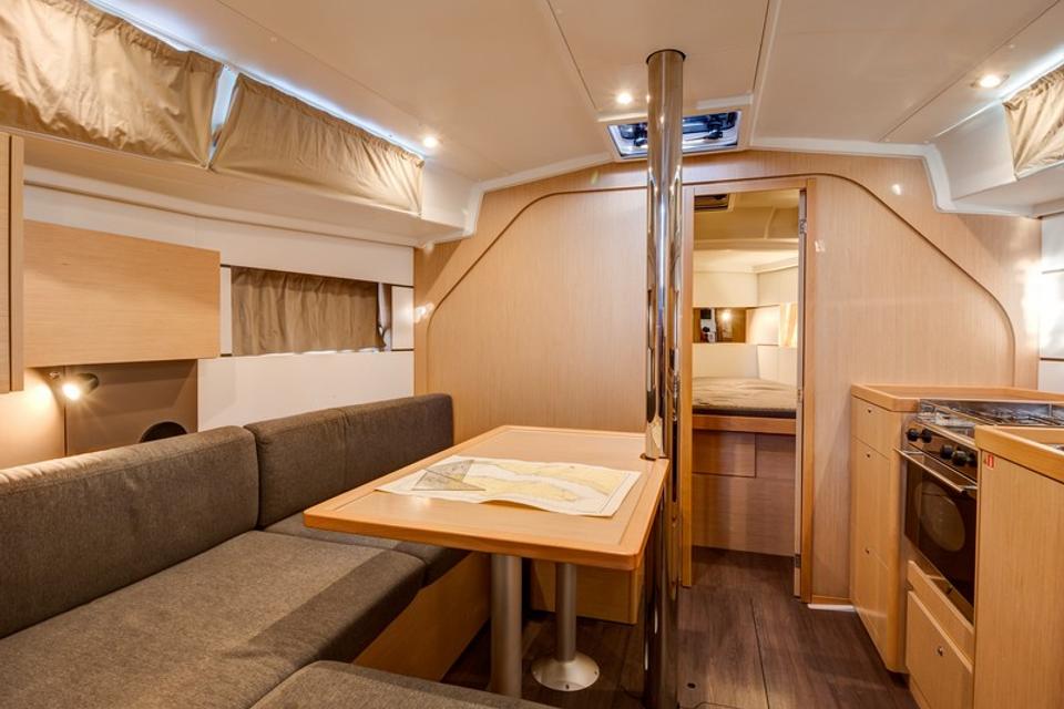 Beneteau Oceanis 38 (17)