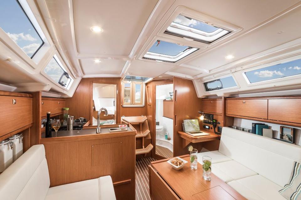 Bavaria Cruiser 34 (17)