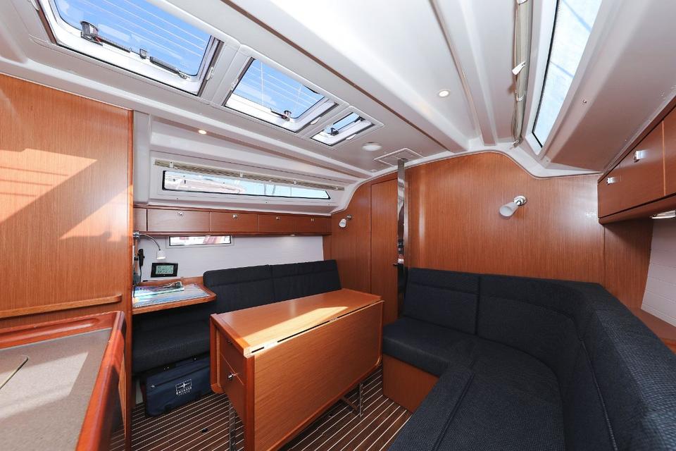 Bavaria Cruiser 37 (30)