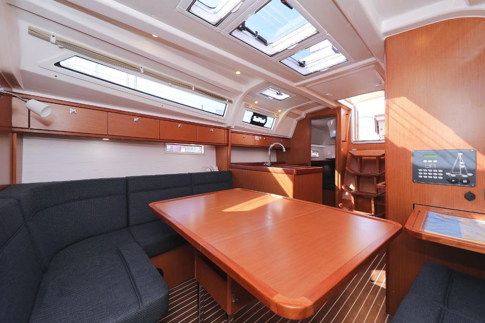 Bavaria Cruiser 37 (36)