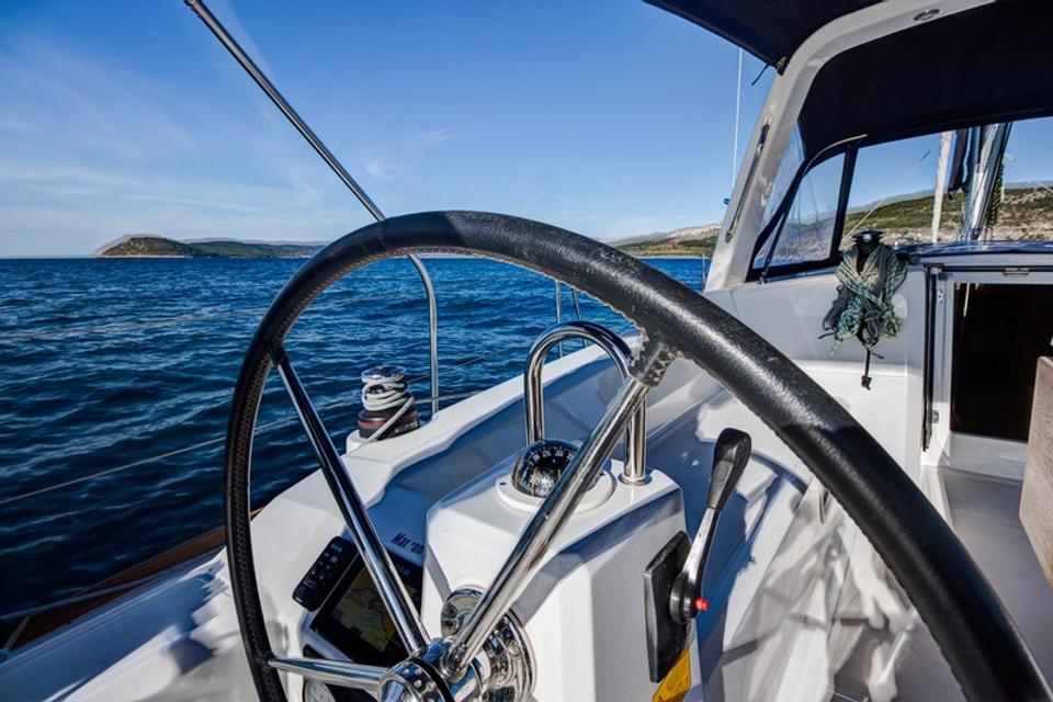 Beneteau Oceanis 38 (10)