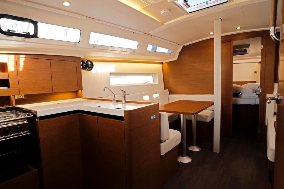 Jeanneau Sun Odyssey 380 (24)