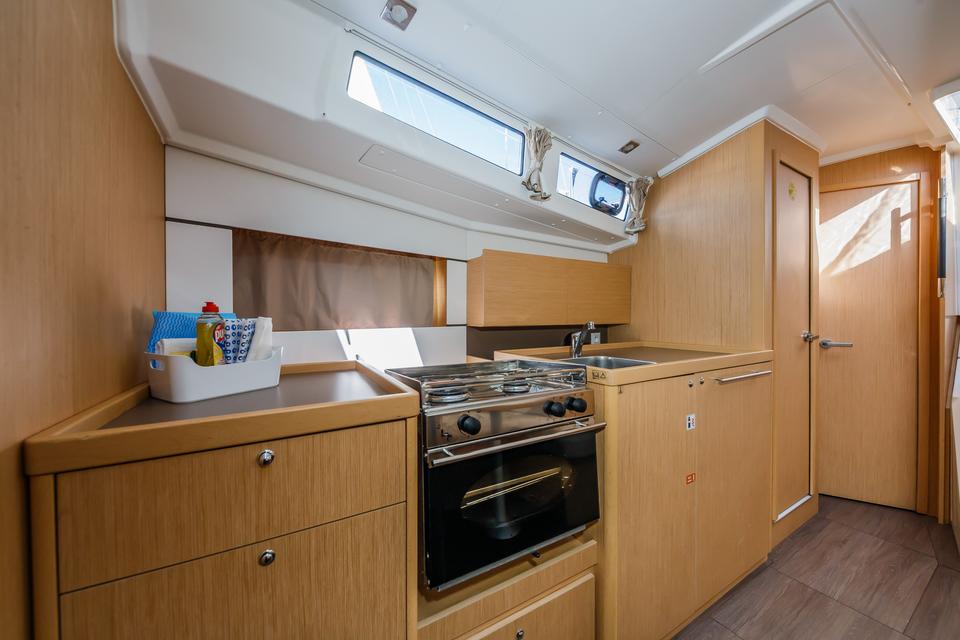 Beneteau Oceanis 38.1 (14)