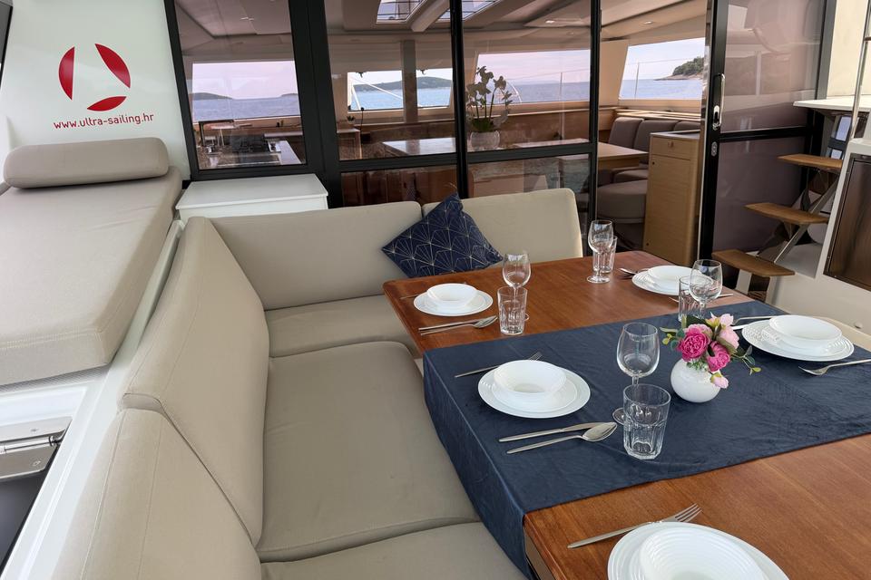 Fountaine Pajot Aura 51 (4)
