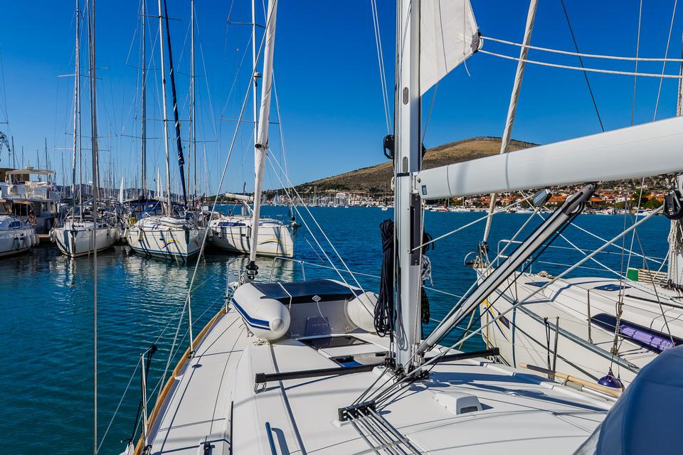 Beneteau Oceanis 38.1 (10)