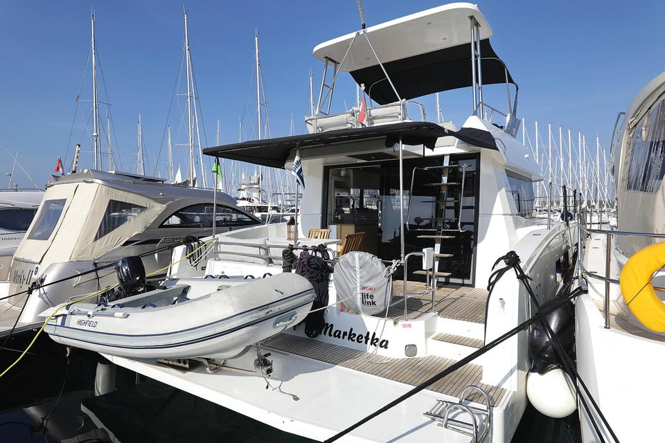 Motor Catamaran Fountaine Pajot MY 37 (4)