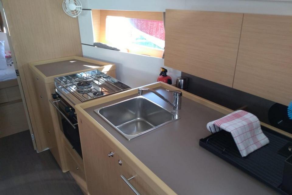 Beneteau Oceanis 35.1 (8)