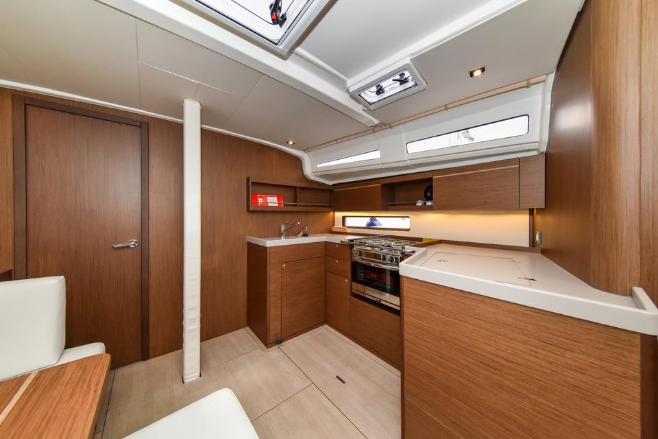 Beneteau Oceanis 40.1 (57)