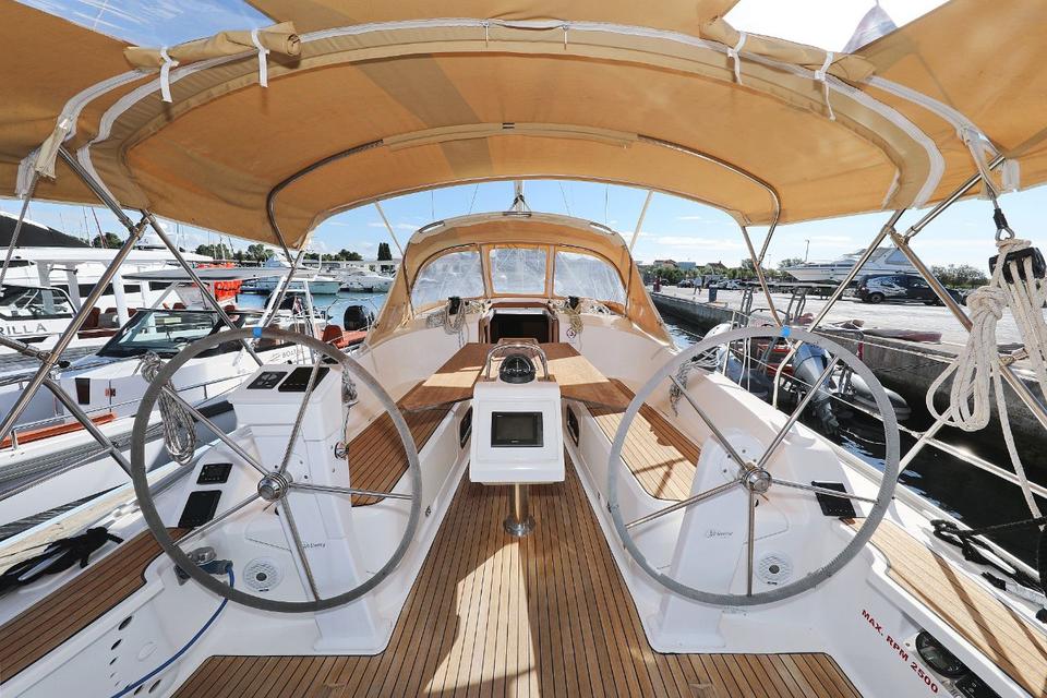Bavaria Cruiser 37 (9)