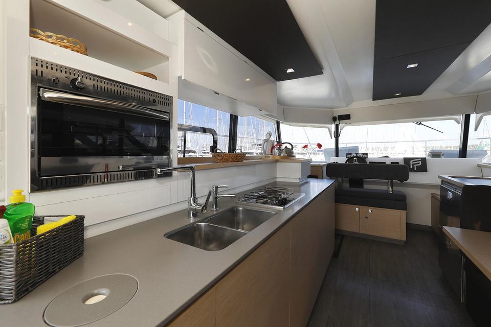 Motor Catamaran Fountaine Pajot MY 37 (14)