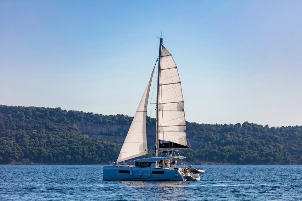 Lagoon 40 (2)