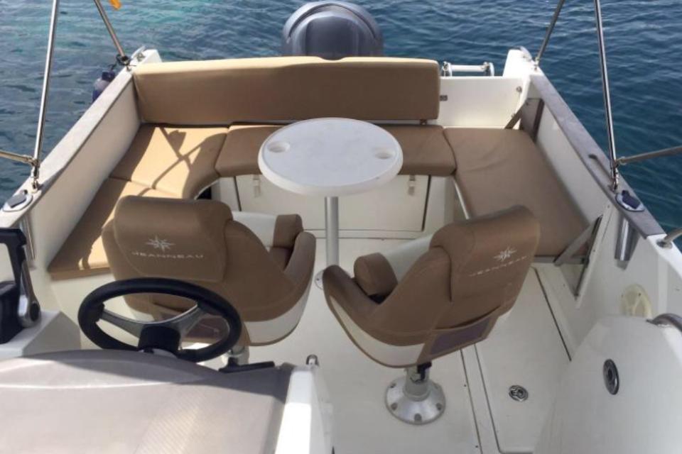 Jeanneau Cap Camarat 7.5 CC (8)