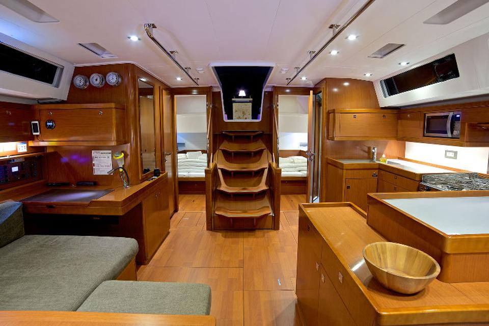 Beneteau Oceanis 55 (2)