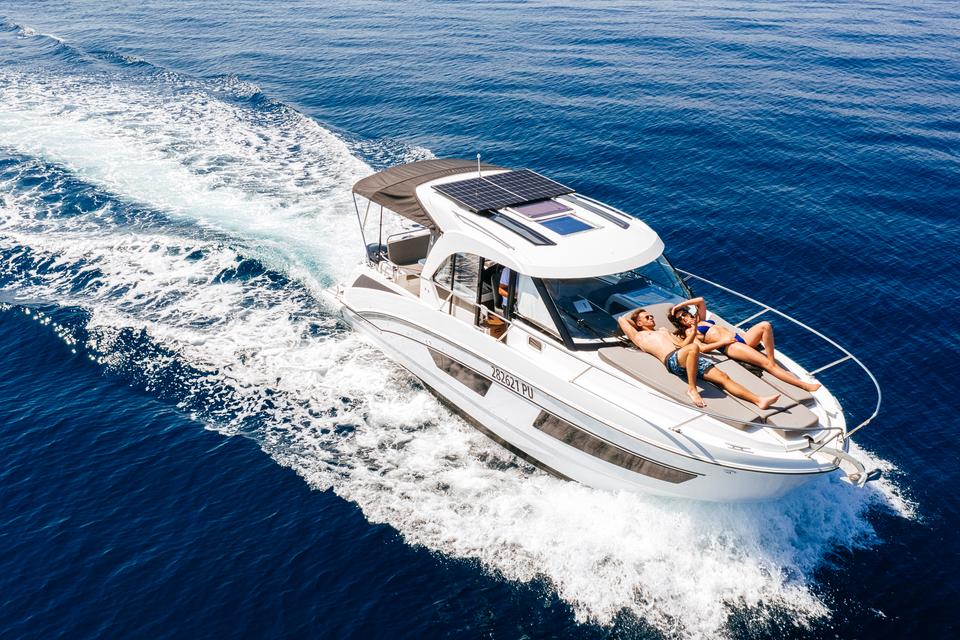 Beneteau Antares 9 (15)