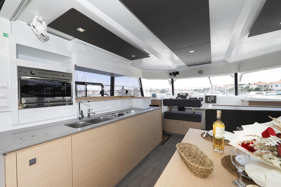 Motor Catamaran Fountaine Pajot MY 37 (20)