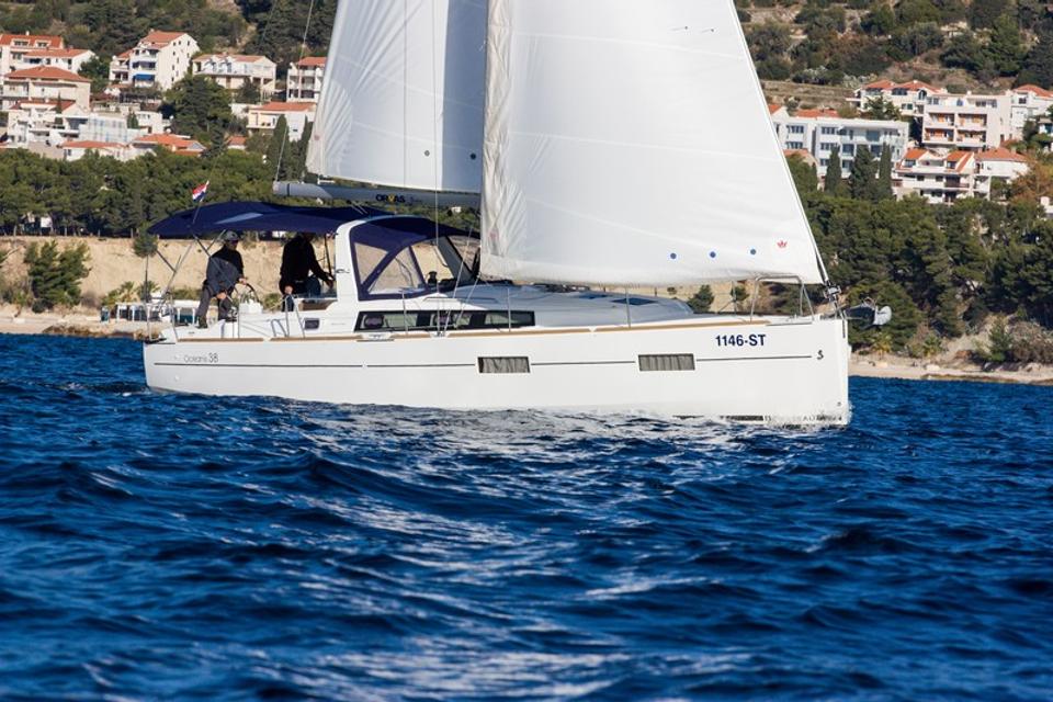 Beneteau Oceanis 38 (14)