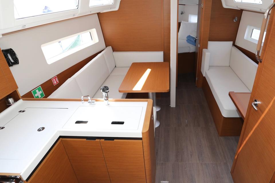 Jeanneau Sun Odyssey 380 (2)