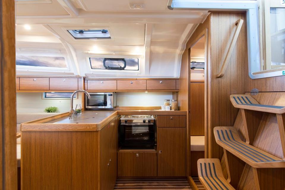 Bavaria Cruiser 37 (12)