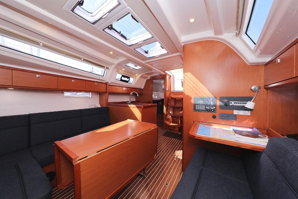 Bavaria Cruiser 37 (34)