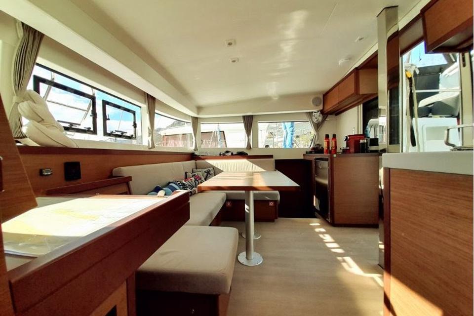 Lagoon 40 (2)