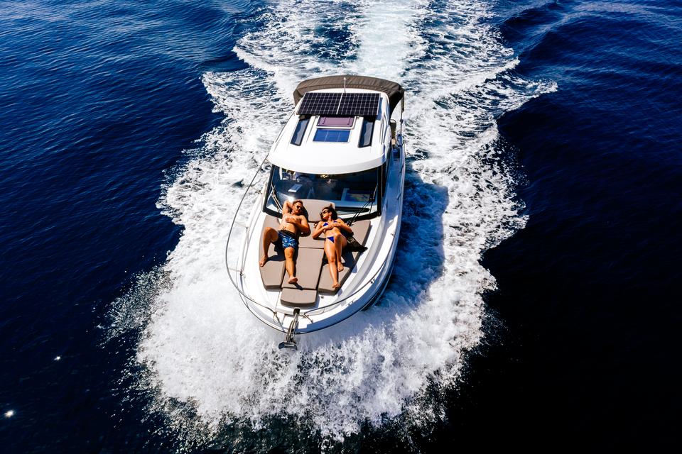 Beneteau Antares 9 (2)