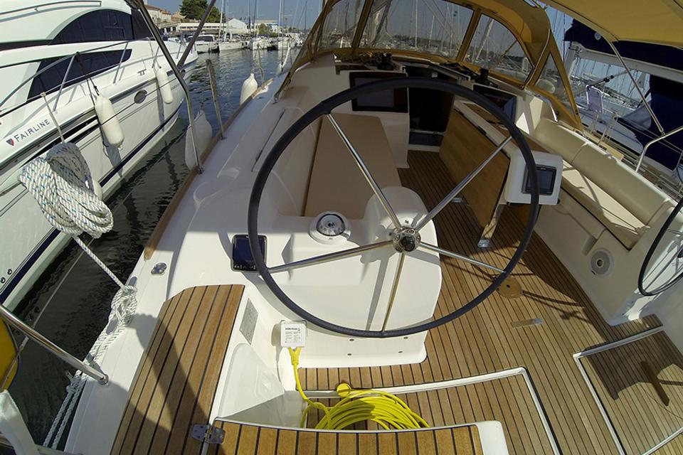 Dufour 382 Grand Large (7)
