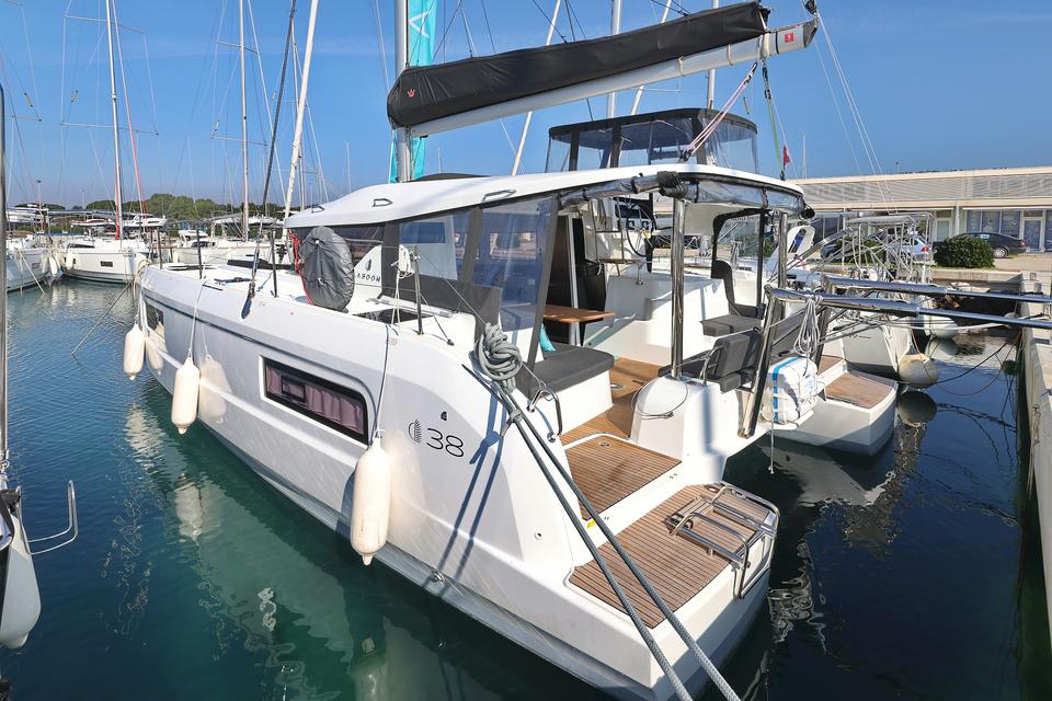 Lagoon 38 (18)