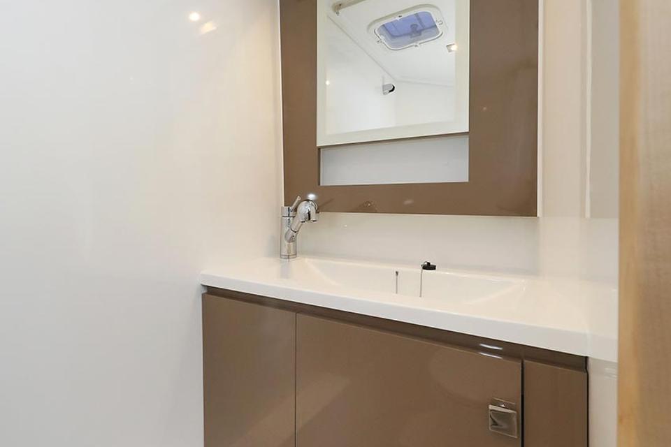 Motor Catamaran Fountaine Pajot MY 37 (34)