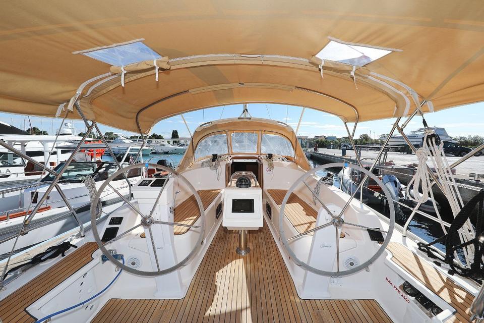 Bavaria Cruiser 37 (6)