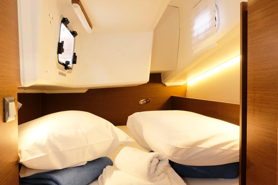 Jeanneau Sun Odyssey 380 (9)