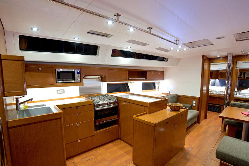 Beneteau Oceanis 55 (8)