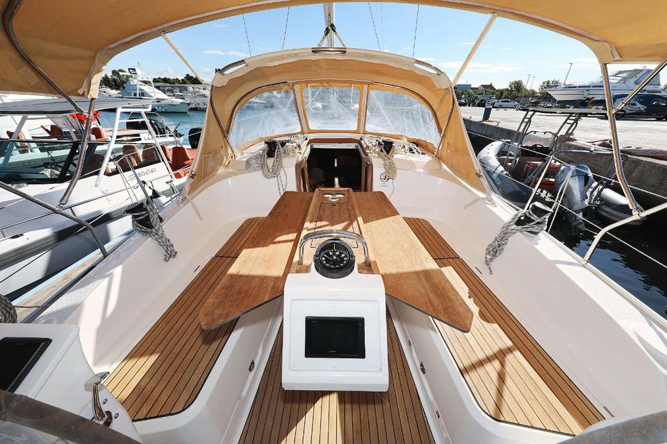 Bavaria Cruiser 37 (10)