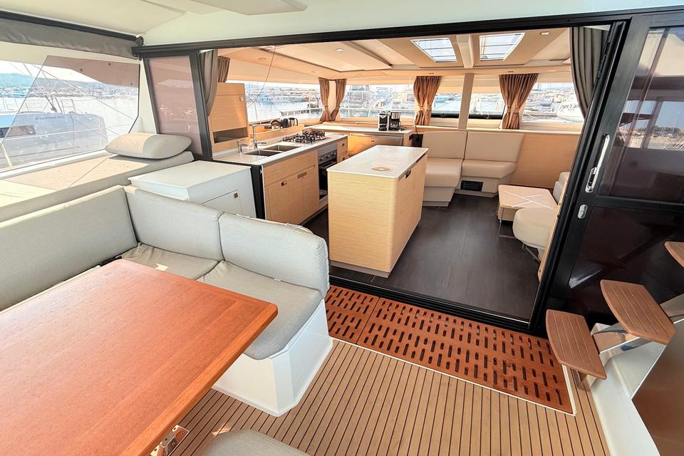 Fountaine Pajot Aura 51 (2)