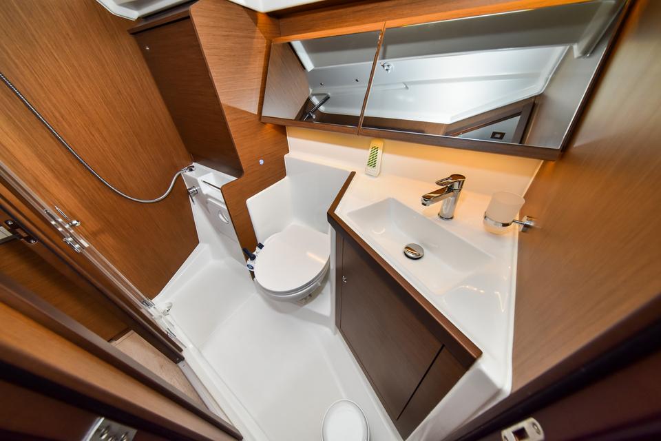 Beneteau Oceanis 40.1 (38)