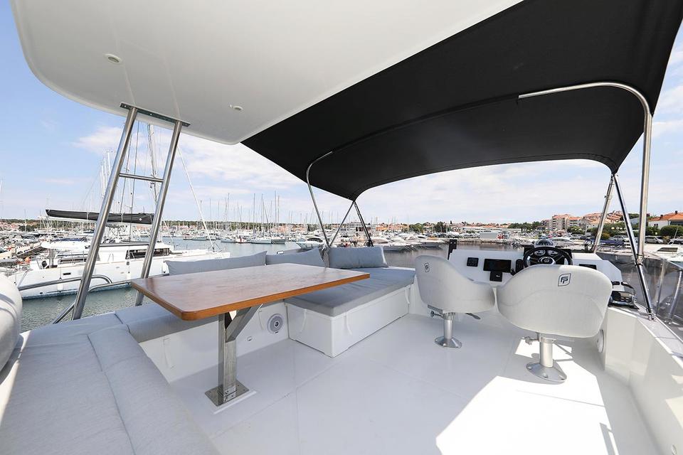 Motor Catamaran Fountaine Pajot MY 37 (14)