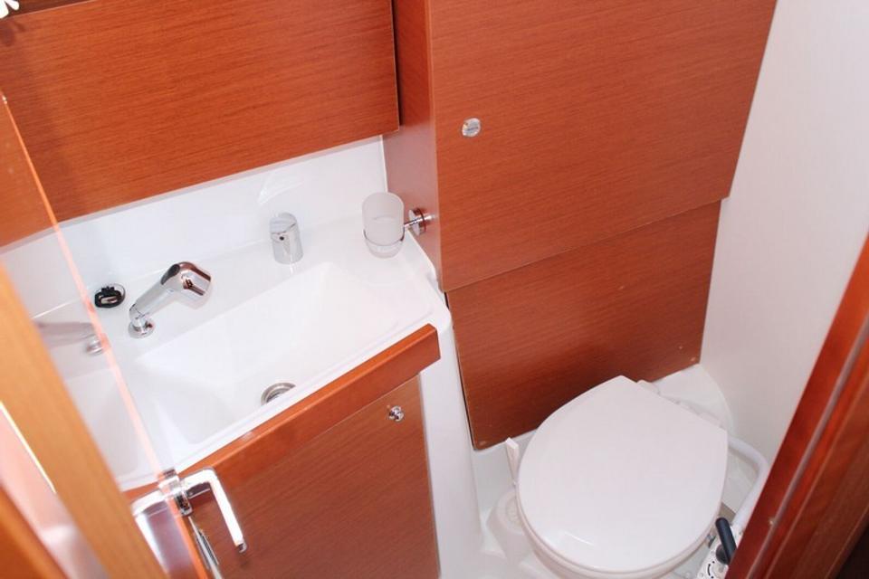 Beneteau Oceanis 35 (8)