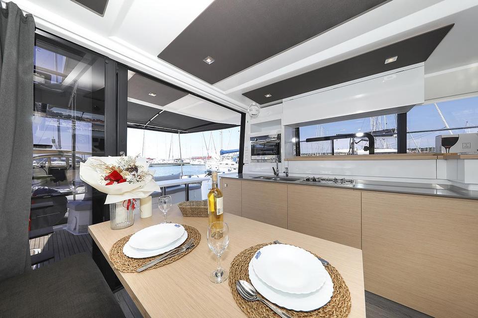 Motor Catamaran Fountaine Pajot MY 37 (22)