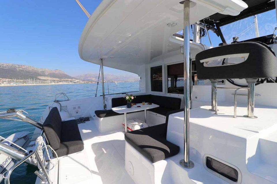 Lagoon 40 (6)