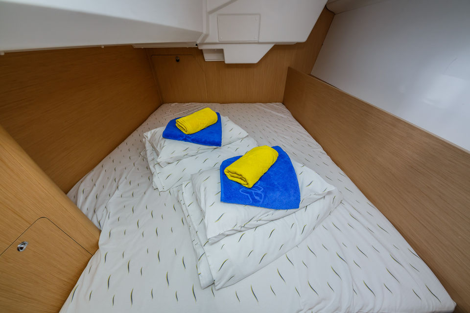 Beneteau Oceanis 38.1 (12)