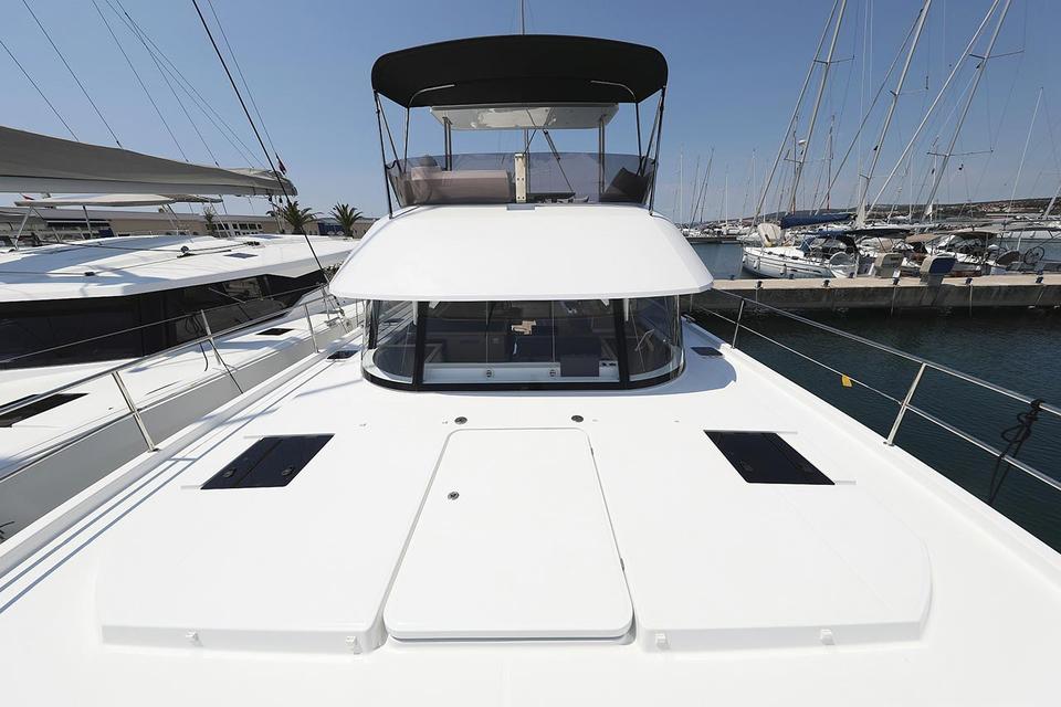 Motor Catamaran Fountaine Pajot MY 37 (4)