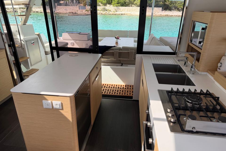 Fountaine Pajot Aura 51 (18)