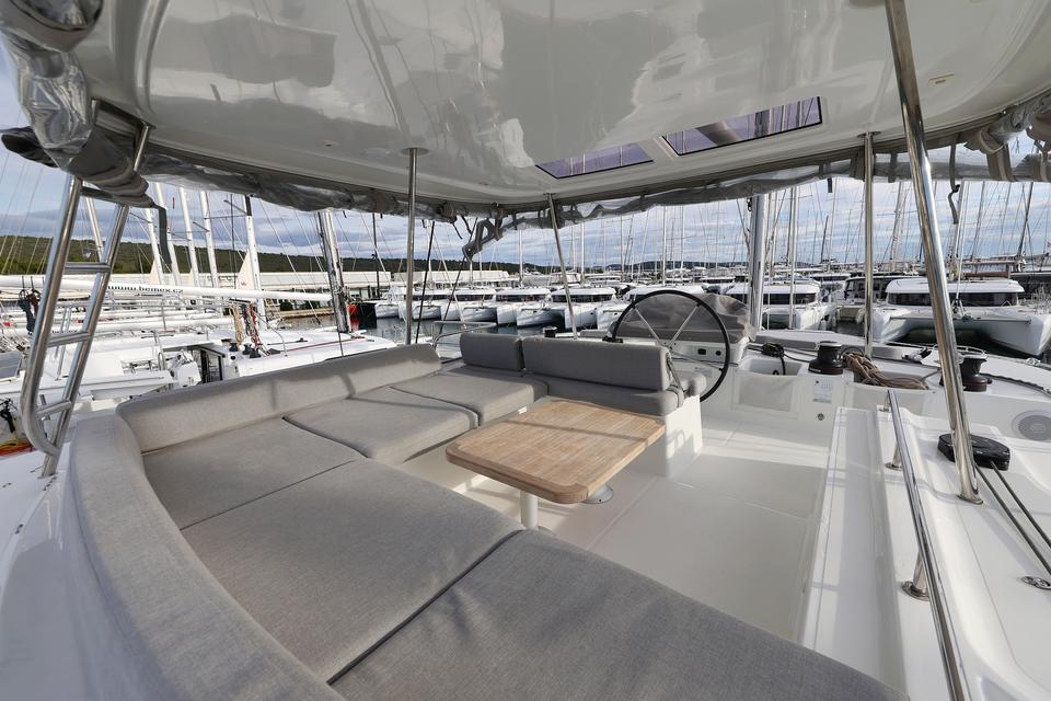 Lagoon 51 (9)