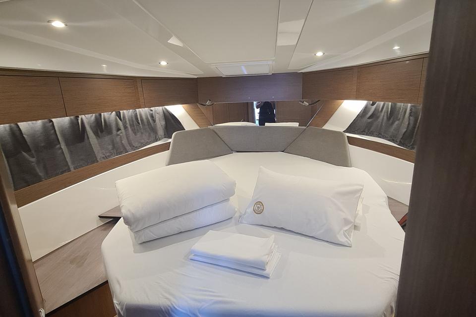 Beneteau Antares 11 OB FLY (6)