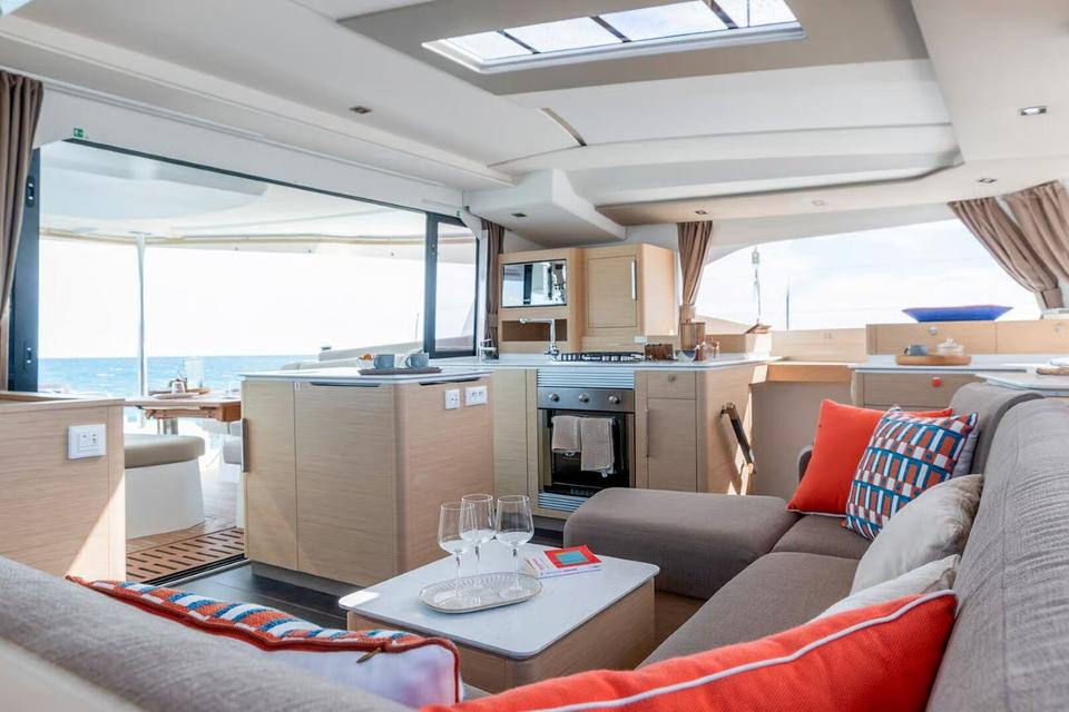 Fountaine Pajot New 44 (2)
