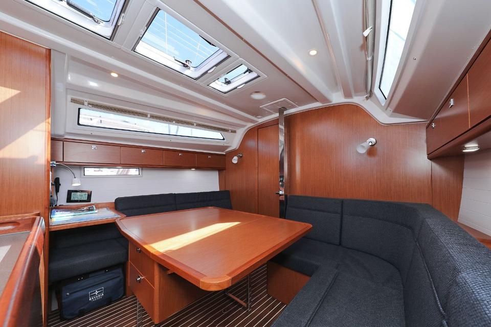 Bavaria Cruiser 37 (40)